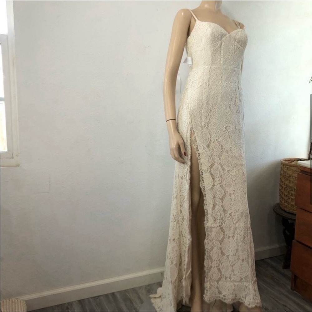 Fame and Partners Romantic rosettes long lace dress - Picture 6 of 16
